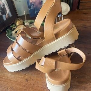 Bobbies Paris Platform Sandals